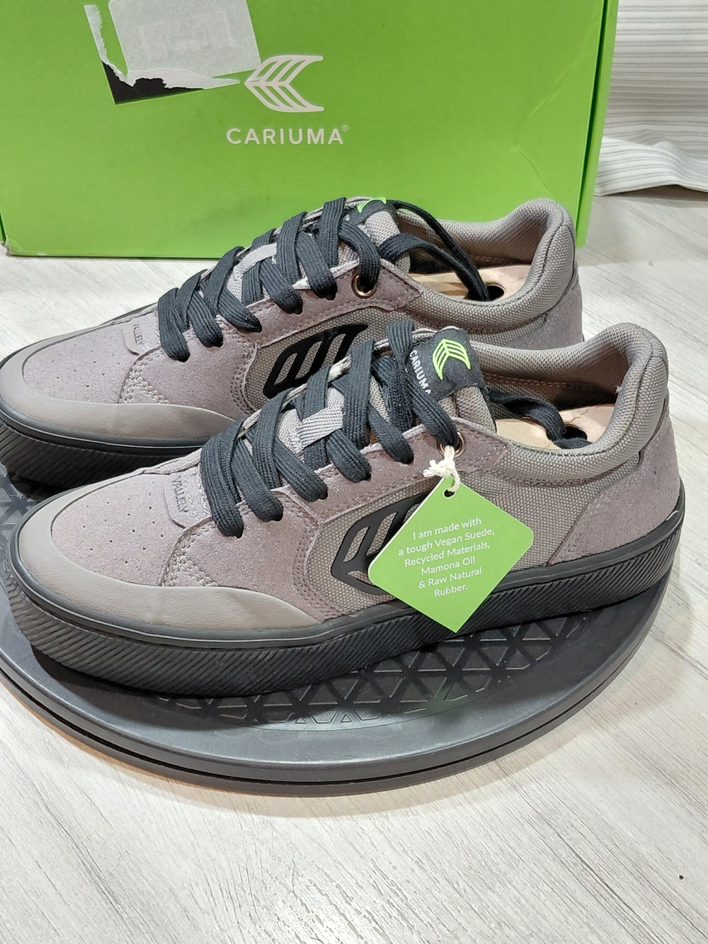 NWT Cariuma Womens Vallely Skate Charcoal Suede & Cordura Low-Top Sneakers W7
